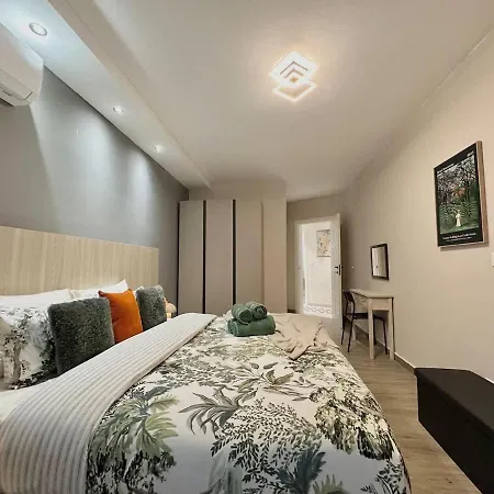 Designer In Prime Location Near The Sea *