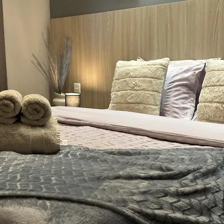 Designer In Prime Location Near The Sea Διαμέρισμα