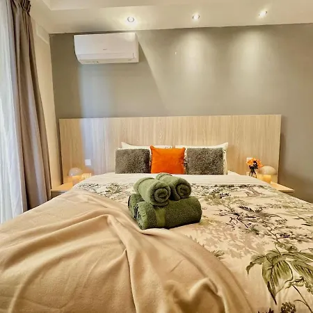Designer In Prime Location Near The Sea